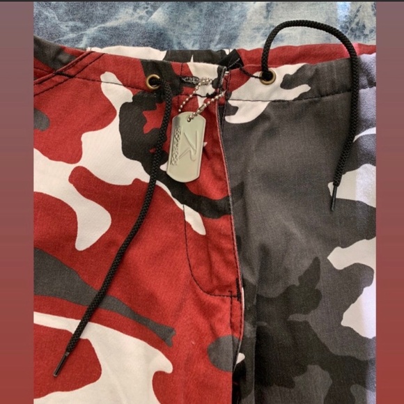 Low-Rise Camo Pants - Picture 2 of 4